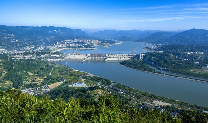 Yangtze cruise — Three Gorges scenery